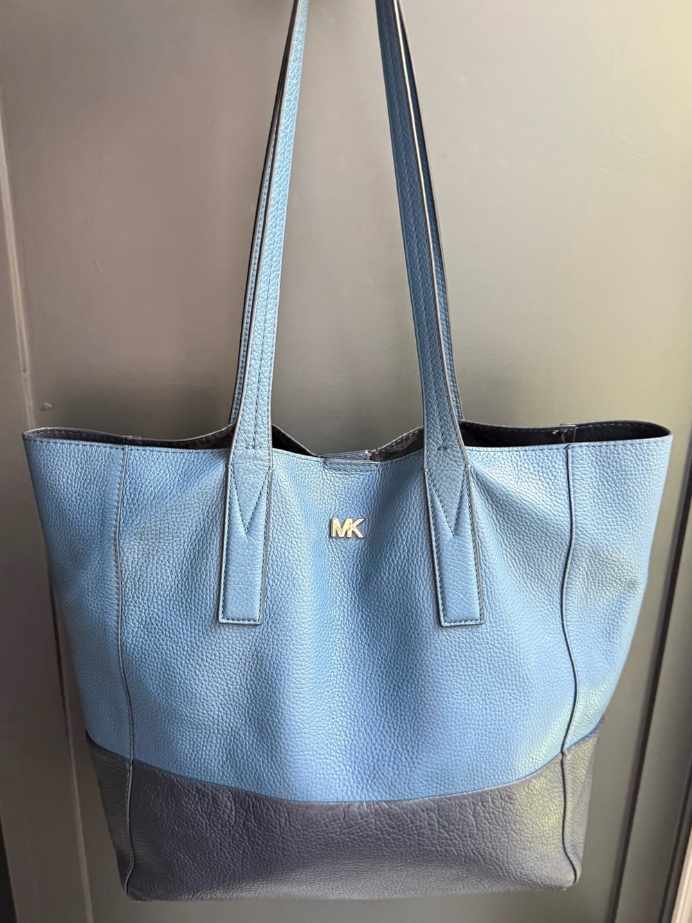 Michael Kors Junie Large
Pebbled Leather Tote Bag - Chambray Blue Multi